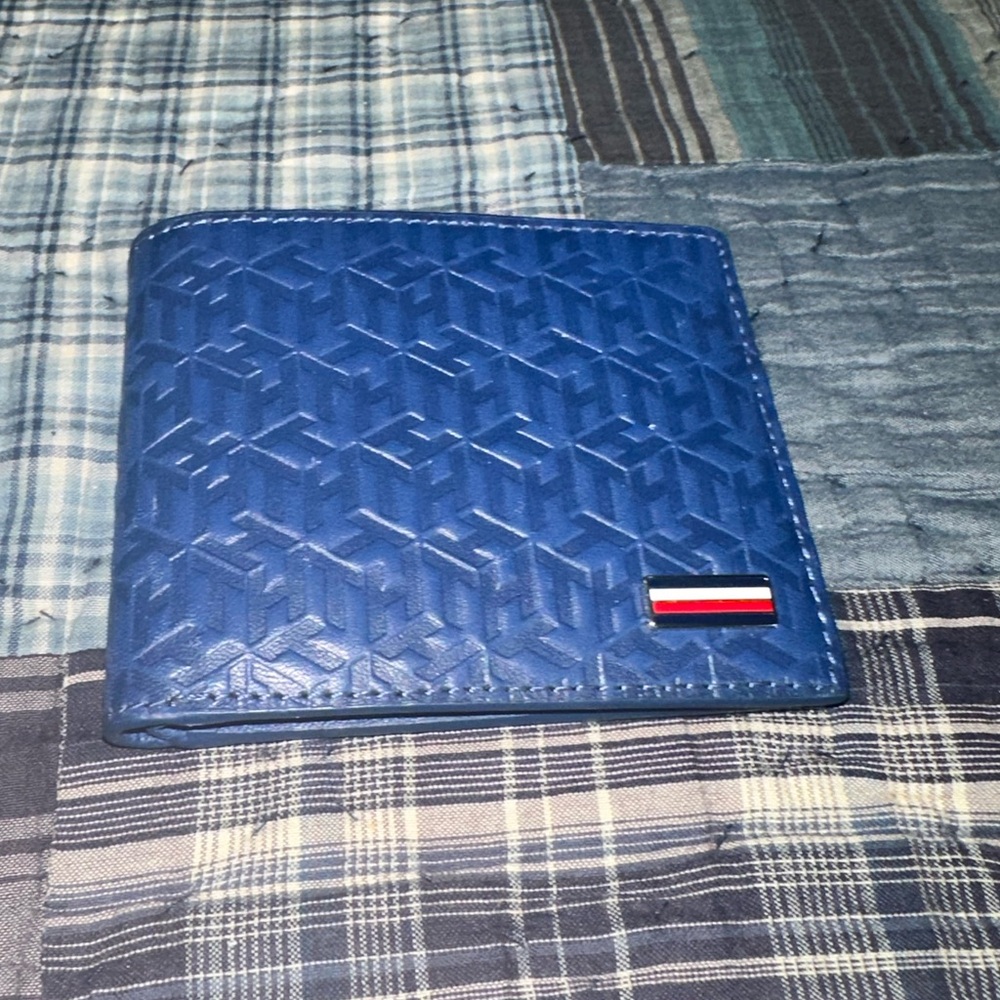 Genuine TOMMY HILFIGER Indigo
Blue LEATHER